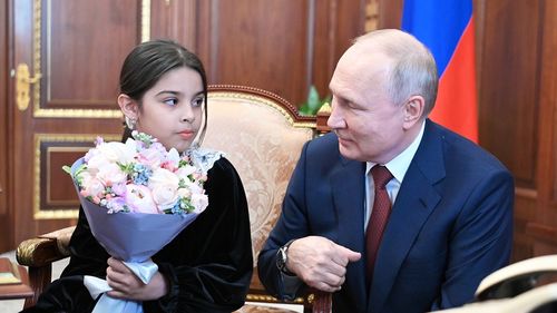VIDEO Cum încearcă dictatorul Putin să câștige bunăvoința rușilor: A invitat la Kremlin o fată de 8 ani din Daghestan pentru a asista la o discuție telefonică cu ministrul de Finanțe