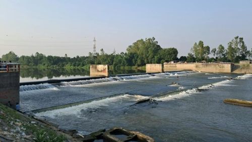 Marea Britanie recomandă ștergerea emailurilor și fotografiilor vechi pentru a combate seceta / Legătura dintre stocarea datelor și consumul de apă