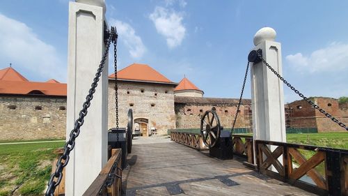 Cetatea Făgăraș, singura din țară cu un pod rabatabil / ”Va urma un ceremonial de ridicare a podului, în cadrul ceremonialului gărzii Cetății”