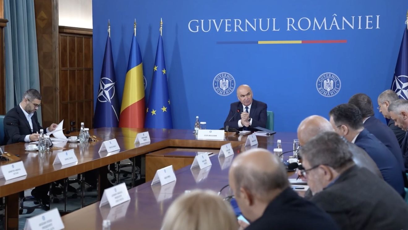 VIDEO Guvernul, după Consiliul Naţional Tripartit: Anul viitor, salariile din sectorul public vor rămâne la valoarea din acest an. O eventuală creştere a salariului minim brut va genera creşteri în cascadă a multor salarii