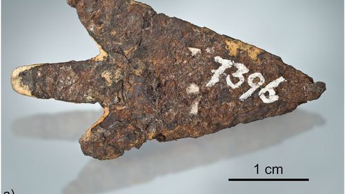 Arheologi elvețieni au descoperit un vârf de săgeată din Epoca Bronzului realizat dintr-un metal provenit de la un meteorit: „Nu este de pe planeta noastră”