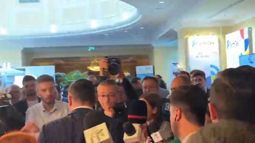 VIDEO George Simion fuge de jurnaliștii care vor să îi pună întrebări