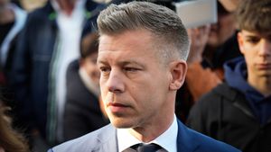 Péter Magyar vrea parteneriat cu presa / A numit trei purtători de cuvânt ai Guvernului
