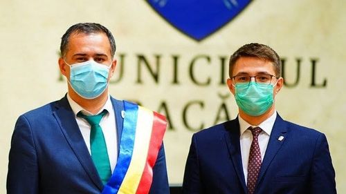 Viceprimarul ex-USR din Bacău îl cheamă în instanţă pe primarul oraşului, tot USR, pentru recăpătarea atribuţiilor