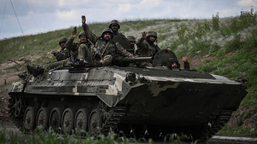 Forțele ucrainene anunță că au respins un atac rusesc pe timpul nopții în Donbas și susțin „au provocat pierderi semnificative inamicului”