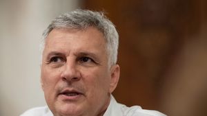 Daniel Zamfir (PSD), mesaj către colegii din coaliţie: Nu va jucaţi cu focul! Încetaţi să propagaţi ideea că PSD este vinovat pentru deficitul actual! PSD ori va fi tratat cu respect în această alianţă, ori nu va mai fi deloc!