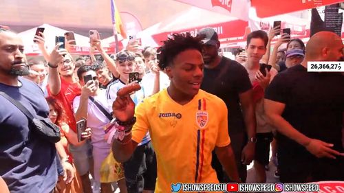 IShowSpeed, unul dintre cei mai în vogă streameri din Statele Unite, a ajuns în Piața Obor la mici/ Mai mult de 100.000 de oameni îi urmăresc live-ul pe YouTube/ Streamerul a încercat să facă live din Palatul Parlamentului