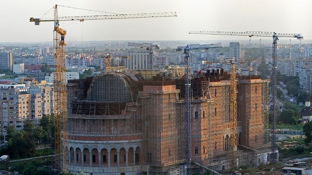 Arhiepiscopia Bucureștilor dezaprobă folosirea cu scop electoral ”a pretextului de a sprijini sau nu construirea Catedralei Naționale” / Clotilde Armand a acuzat ieri consilierii locali PNL și PSD că ”au luat banii și i-au dat la Catedrala Mântuirii”