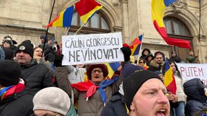 UPDATE FOTO VIDEO Călin Georgescu, la Curtea de Apel București pentru dosarul în care este judecat alături de gruparea mercenarului Potra / Sute de persoane au venit să-l susțină pe fostul candidat extremist la alegerile prezidențiale / Georgescu: Cer desecretizarea ședinței CSAT, precum și a ședinței CCR dinaintea zilei de anulare a alegerilor