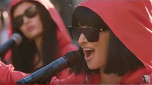 VIDEO Delia, videoclip-tribut pentru serialul Casa de Papel în Centrul vechi din București