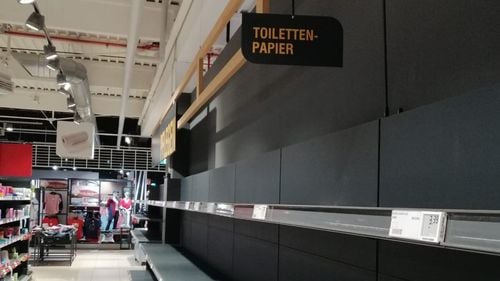 Mărturiile unor români din Germania, una dintre cele mai afectate țări de coronavirus: Cum s-au golit magazinele peste weekend iar unele produse au fost raționalizate