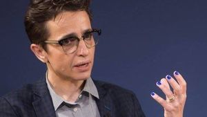 O jurnalistă ruso-americancă, Masha Gessen, condamnată la opt ani de închisoare în contumacie, în Rusia / Este acuzată de declaraţii mincinoase despre armata rusă în masacrul de la Bucea