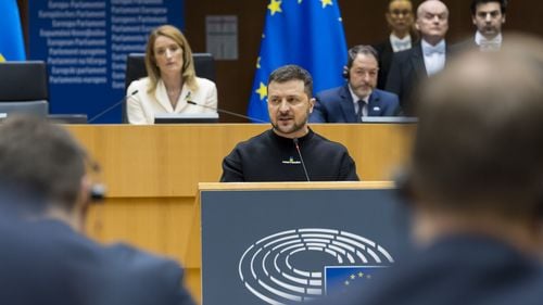 Parlamentul ucrainean adoptă un proiect de lege care permite anumitor categorii de deţinuţi să meargă să lupte pe front în schimbul unei amnistii