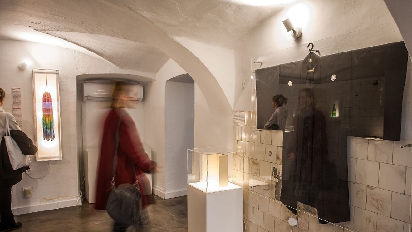 Expoziție inedită în București: Museum of Broken Relationships, locul unde obiecte cotidiene spun povești de iubire
