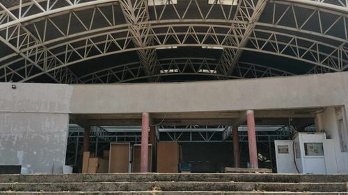 FOTO Sala de sport din Timișoara, cu 2.600 de locuri pe scaune, este în construcție de peste 14 ani. Urmează o nouă licitație