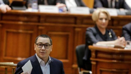 Ponta susține că în acest weekend Viorica Dăncilă a promis parlamentarilor din afara PSD 18 posturi de miniştri: ”E o păcăleală” / Dăncilă: ”Ce funcţii să le ofer? Când nu ai alte argumente vii cu astfel de acuzaţii”