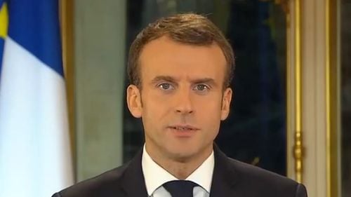 VIDEO Emmanuel Macron își asumă răspunderea după protestele masive și anunță creșterea salariului minim cu 100 de euro. Cere corporațiilor să dea prime de Crăciun angajaților, promite că marile companii nu vor mai scăpa dacă fac evaziune