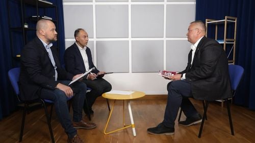 VIDEO Cum reacționează Nicolae Ciucă în momentul în care este confruntat cu pasajele copiate din teza acuzată de plagiat / De ce nu renunță la titlul de doctor: N-am niciun fel de problemă. Dar este munca mea