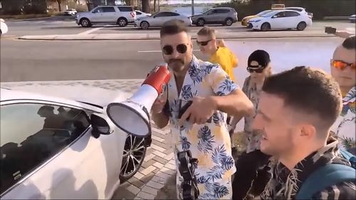 Un proeminent adept al supremației albilor a fost condamnat la 30 de zile de închisoare în Florida pentru că a distribuit pliante antisemite, deși conținutul materialului nu a fost luat în considerare în stabilirea pedepsei