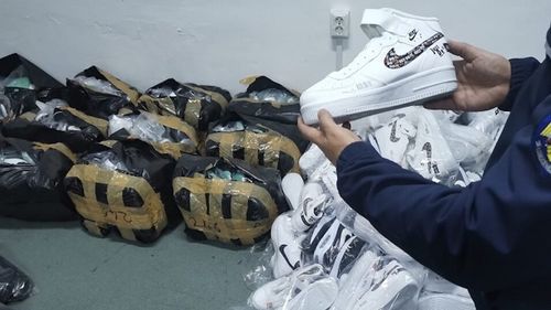 Jucării, haine și încălțăminte chinezești în valoare de 4 milioane de lei au fost confiscate în Portul Constanța/ Produsele care aveau numele unor firme consacrate erau importate de firme din România, Moldova și Ucraina
