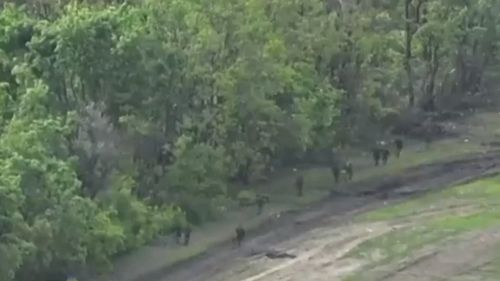 O înregistrare video arată soldați ruși fugind din calea armatei ucrainene, lângă Bahmut / ISW confirmă avansul Kievului în zonă