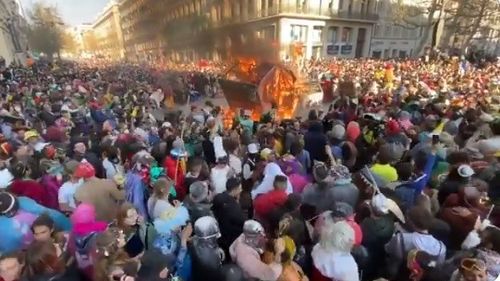 VIDEO Peste 6.500 de persoane au participat la un carnaval din Marsilia fără să respecte măsurile de protecție împotriva coronavirusului