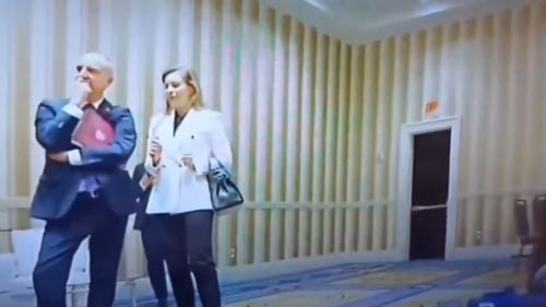 VIDEO Președintele Poloniei a așteptat în fața ușii lui Trump aproape două ore pentru a vorbi cu acesta timp de 10 minute, potrivit presei poloneze