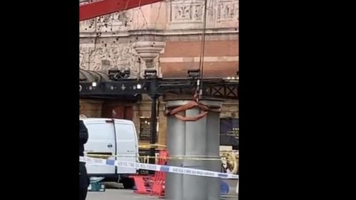Londra: Un bărbat a murit după ce a fost strivit de un pisoar telescopic public