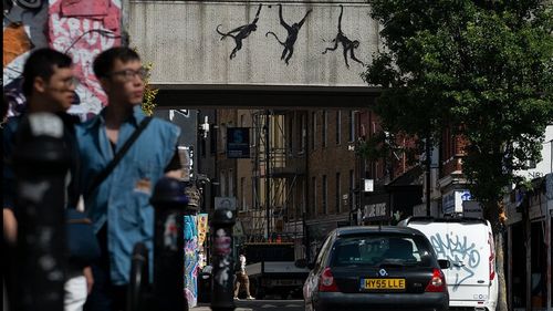 Noile opere semnate Banksy stârnesc o vânătoare de semnificații ascunse