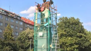 Cehia nu intenţionează să expulzeze diplomaţi ai Rusiei, după criza creată de demolarea statuii unui mareșal sovietic