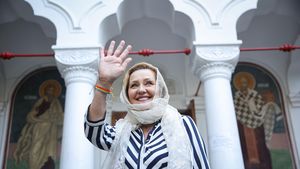 Candidații la președinție văzuți de AFP / Despre Lasconi: Această jurnalistă devenită politician, care a mers să se roage la mănăstirea „democraţiei”/ Despre Georgescu: În una dintre cele mai sărace ţări din UE, retorica sa naţionalistă mistică a atins o coardă sensibilă pe reţelele sociale