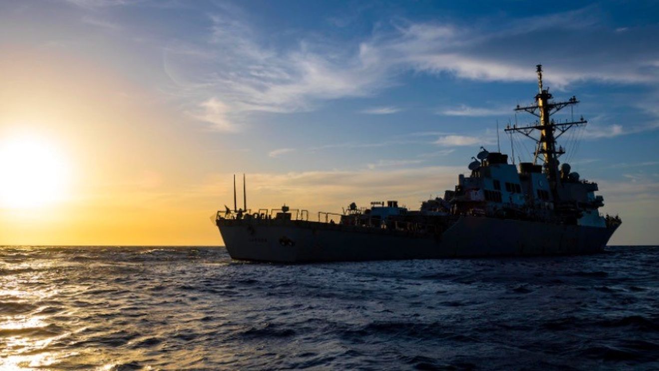 O navă de război americană, distrugătorul USS Laboon, a traversat  strâmtorile Dardanele şi Bosfor pentru a ajunge în Marea Neagră