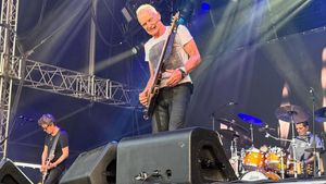 Sting este dat în judecată de foştii colegi din trupa The Police / Se estimează că starul câştigă 550.000 de lire sterline pe an din drepturi de autor numai pentru hitul "Every Breath You Take"