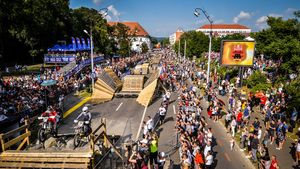 Sporturile cu motor ar urma interzise în centrul Sibiului / „Fac reclamă la un produs care a dus, recent, la moartea unui tânăr” / Primar: ”Vom modifica regulamentul”