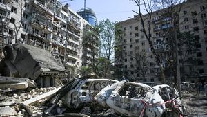 Kievul continuă operațiunile de salvare după atacul devastator al Rusiei, în timp ce ucrainenii jelesc zeci de morți