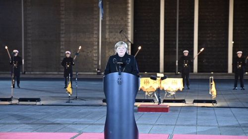 VIDEO Armata germană a onorat-o pe Angela Merkel cu un imn religios, un cântec al anilor ’60 şi un hit al anilor ‘70