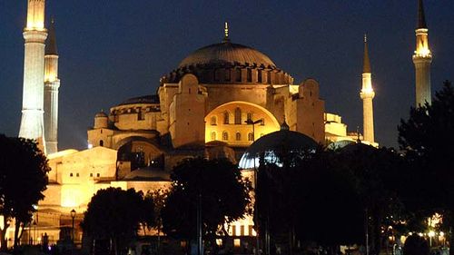 Forțele naturii afectează Sfânta Sofia de la Istanbul. În timp ce grecii sunt îngrijorați de soarta faimosului monument, experții asigură că reparațiile sunt de rutină