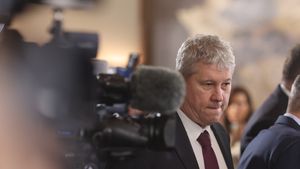 Predoiu, în zonele inundate din Covasna:  Concluzia tuturor a fost că sistemul a funcţionat bine, a acţionat la  timp / Cel mai important este că nu am avut pierderi de vieţi omeneşti / Facem o evaluare în teren să vedem amploarea pagubelor