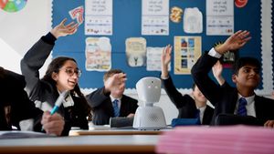 O companie norvegiană a dezvoltat un robot care să ajute elevii bolnavi să țină pasul cu lecțiile de școală și să își mențină relațiile cu colegii de clasă