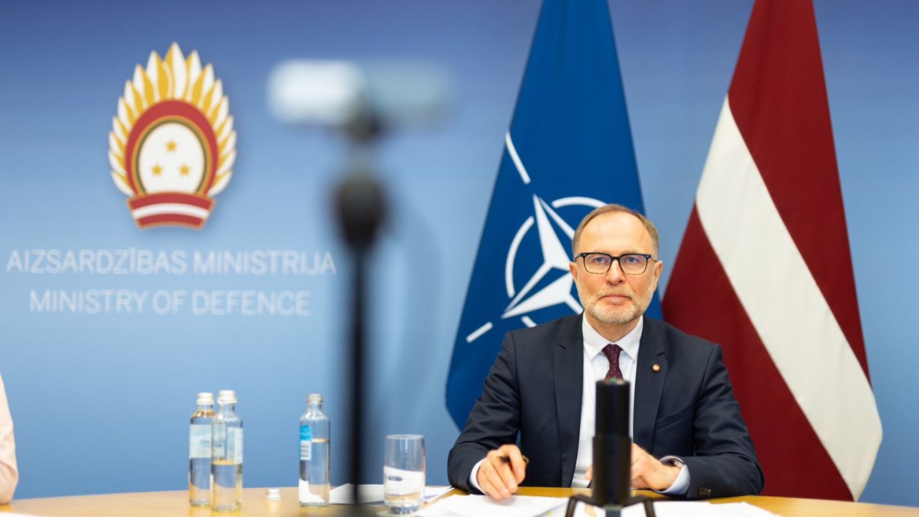 Letonia: Ministrul Apărării vrea să ca femeile să facă serviciul militar obligatoriu din 2028