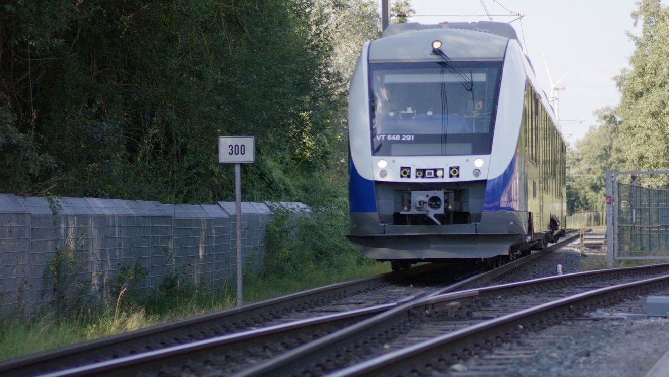 Alstom a semnat un acord cu operatorul feroviar național din Polonia pentru livrarea a 42 de trenuri electrice supraetajate Coradia Max / Valoarea contractului este de aproximativ 1,6 miliarde de euro