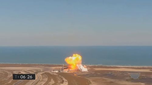 VIDEO Un prototip al rachetei Starship a SpaceX a explodat marţi la aterizare, după un test de zbor la mare înălţime/ Este al doilea accident de acest tip