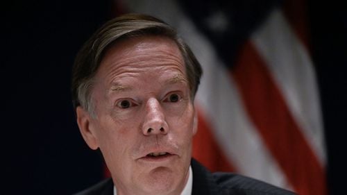 Ambasadorul SUA la Beijing a fost ținta unui atac cibernetic chinez/ E-mailurile lui Nicholas Burns ar fi fost accesate în urma unui atac informatic (Wall Street Journal)