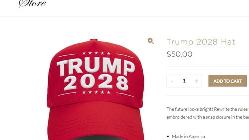 Şepci şi tricouri „Trump 2028” au fost puse în vânzare în magazinul online al lui Donald Trump