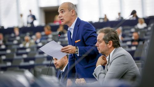 Rareș Bogdan, despre avantajele certificatului verde: Poți circula dintr-o țară în alta, țările respective nu mai au dreptul în momentul introducerii certificatului covid să introducă persoane în carantină