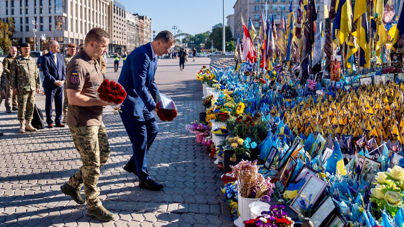 Ministrul Apărării Naţionale, la Kiev: Participă la manifestările dedicate Zilei Independenţei Ucrainei / ”Gândurile mele se îndreaptă către toţi cei care şi-au pierdut viaţa în acest război nedrept, declanşat de Rusia lui Putin”