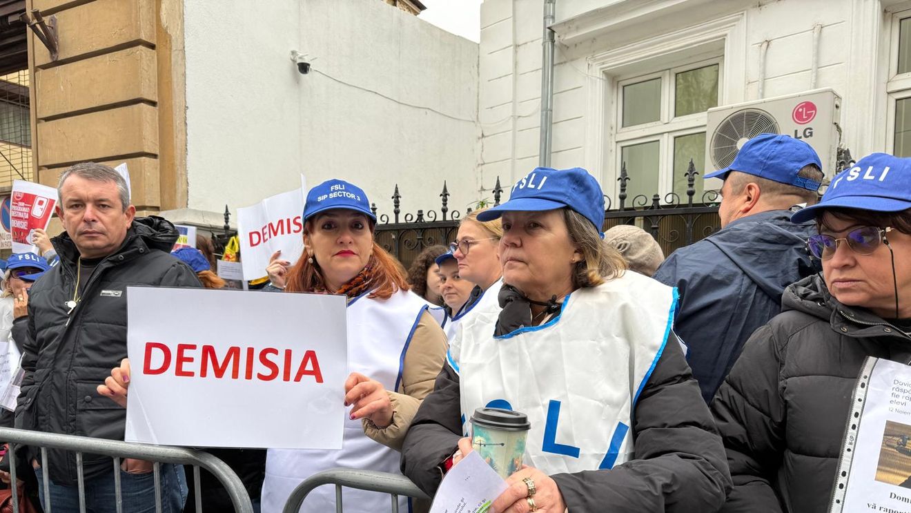 Sindicalişti din învăţământ protestează în faţa Ministerului Educaţiei şi Cercetării față de reducerea cheltuielilor de personal în 2026