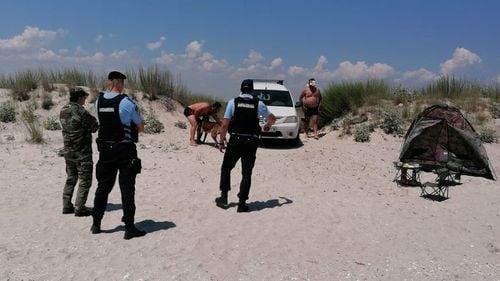 Amenzi de peste 50.000 de lei pentru campare ilegală pe plajele din Delta Dunării