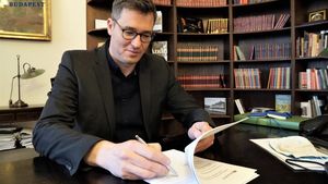 Parlamentul din Ungaria a adoptat o lege care l-ar putea băga în închisoare pe primarul Budapestei