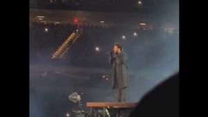 VIDEO Momentul în care solistul The Weeknd rămâne fără voce: ”Mă omoară treaba asta, dar nu mai pot continua concertul”